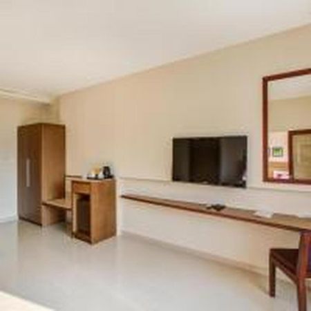Jk Residency Kelakam酒店 外观 照片