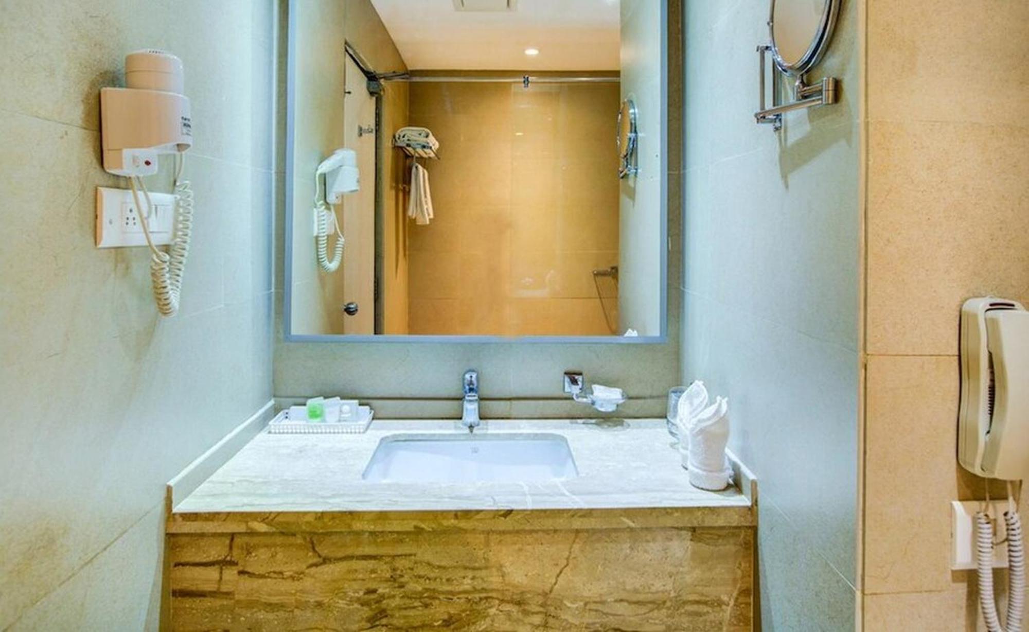 Jk Residency Kelakam酒店 外观 照片